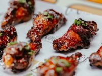 Alitas de pollo a baja temperatura con nuestra salsa secreta